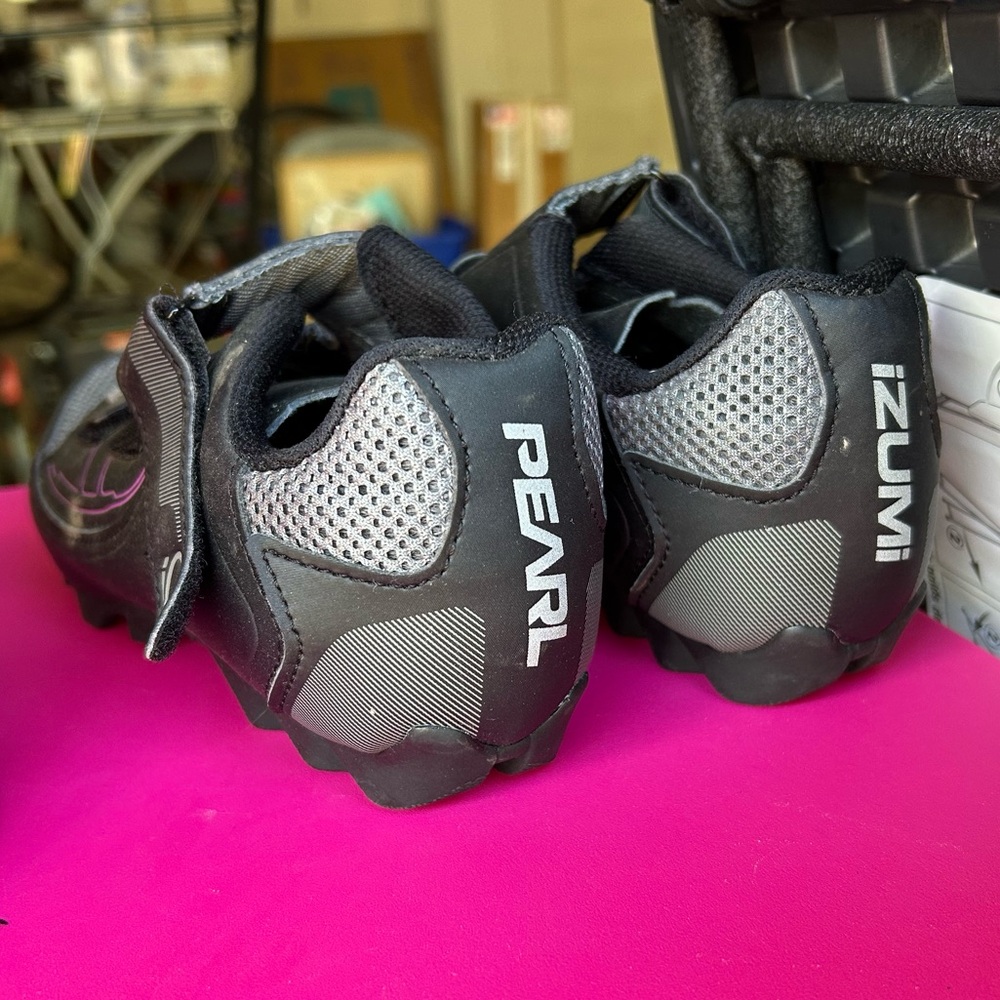 Pearl Izumi Black and Pink Cycling Shoes